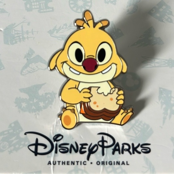 Disney Parks Stitch’s Friend Reuben Eating A Sandwich Pin - Picture 1 of 3
